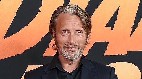 Schauspieler Mads Mikkelsen gibt einen Drehbuch-Fauxpas zu.