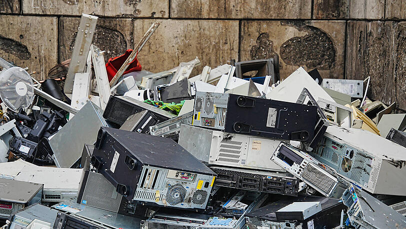 Elektroschrott auf einer M&uuml;lldeponie. Mit KI lie&szlig;e sich dieser sortenrein trennen, wodurch eine Wiederverwertung der darin enthaltenen seltenen Rohstoffe m&ouml;glich w&uuml;rde.