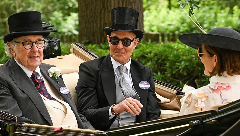 Stanley Tucci mit seiner Ehefrau Felicity Blunt und Lord Cavendish beim Royal Ascot. Stanley Tucci mit seiner Ehefrau Felicity Blunt und Lord Cavendish beim Royal Ascot.