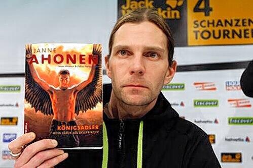 Präsentiert sein Buch: Janne Ahonen.