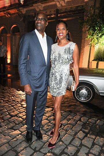 Vorsitzender der Laureus World Sports Academy und ehemaliger Leichtathletik Star: Edwin Moses mit Partnerin Michelle.