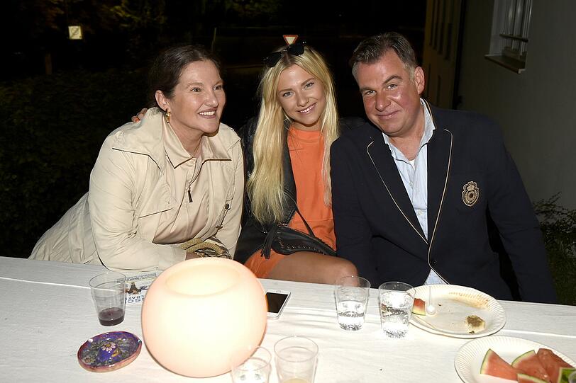 Mutter Samanda, Valentina Pahde und Vater Oliver.