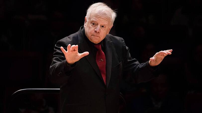 Leonard Slatkin quicklebendig bei einem Konzert in China im März 2019.