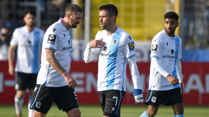 Von links: Sascha Mölders, Stefan Lex und Noel Niemann im Spiel gegen Waldhof Mannheim