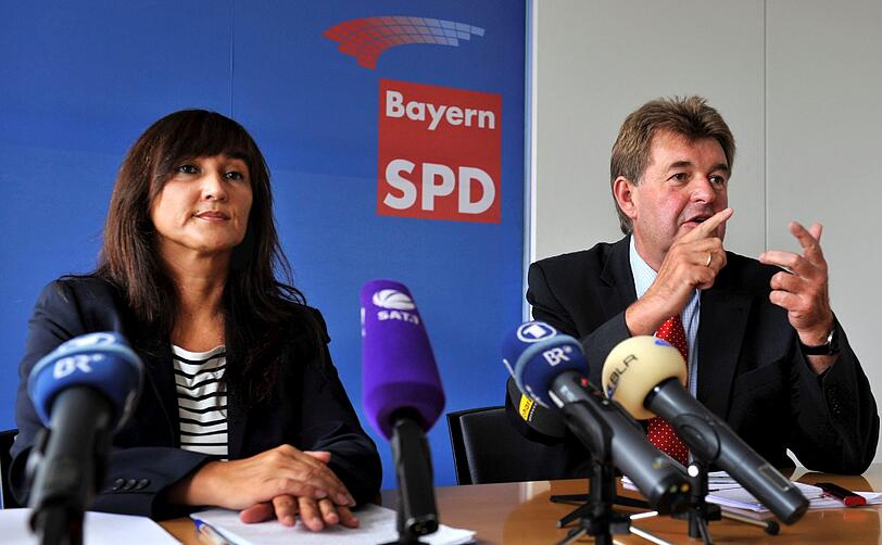 Die italienische Abgeordnete Laura Garavini und SPD-Landtagsabgeordneter Harald Schneider berichten über die Mafia in Bayern.