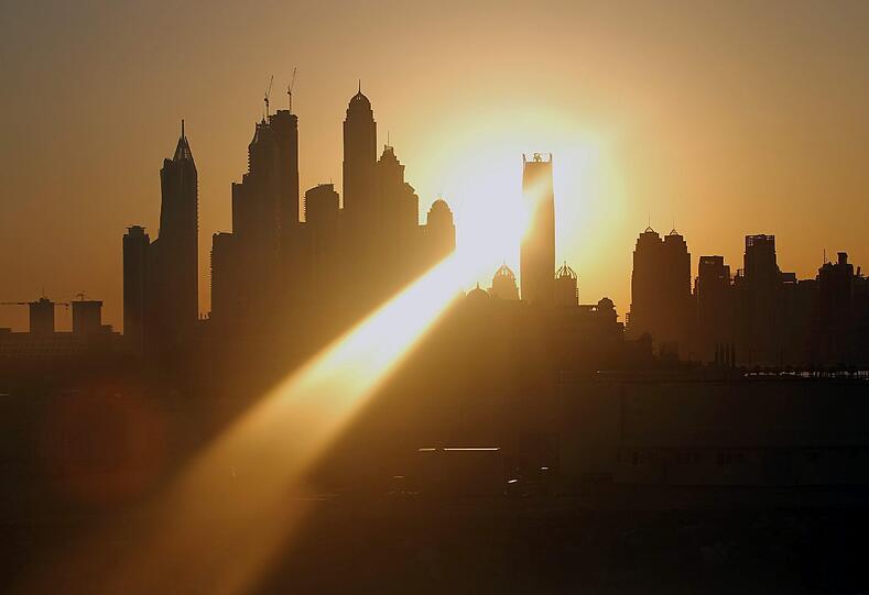 Auch in Dubai wird der letzte Sonnenaufgang der Maya- Zeit festgehalten.