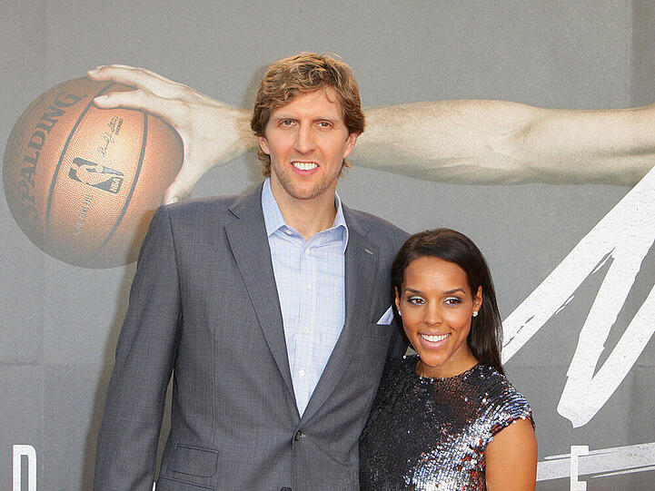 Dirk Nowitzki mit seiner Frau Jessica bei der Premiere seines Films "Nowitzki - Der perfekte Wurf" im September 2014