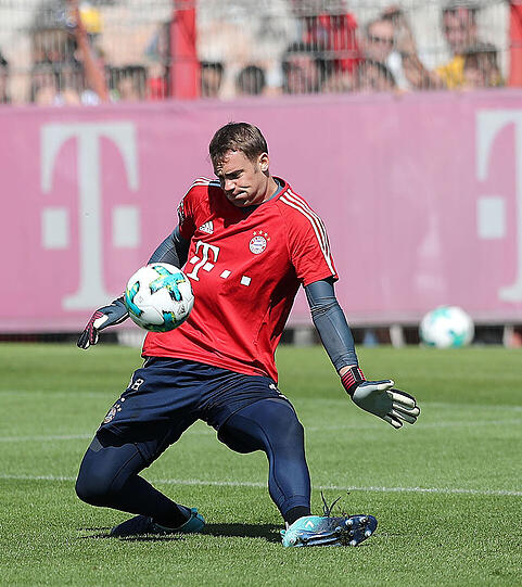 Auf dem Weg zurück ins Bayern-Tor: Manuel Neuer.