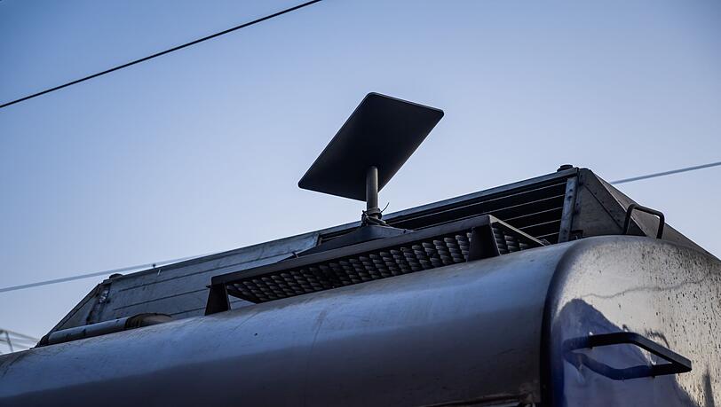 Starlink-Antennen bieten Internet-Zugang ohne Infrastruktur und wird damit im Ukraine-Krieg von beiden Konfliktparteien genutzt. (Symbolbild)