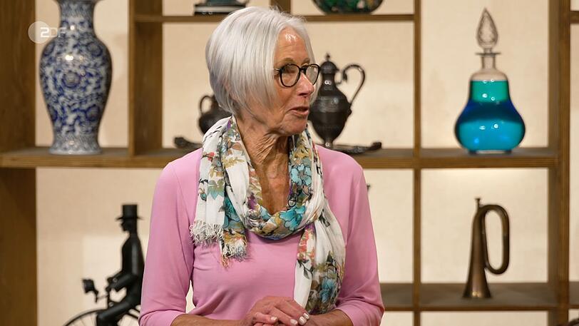 Gisela hatte die Ohrringe von ihrer verstorbenen Tante geerbt. Gisela hatte die Ohrringe von ihrer verstorbenen Tante geerbt.