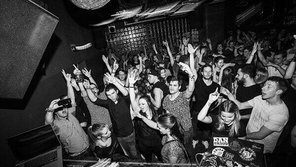 Im Crux konnte sich das Partyvolk zu fetten Hip-Hop-Beats die Seele aus dem Leib tanzen.