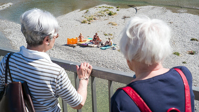 Etwas weiter flussabwärts wurde in der Isar gebadet...