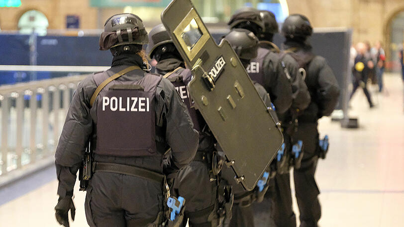 Terror-Übung im Hauptbahnhof Leipzig: Hunderte Polizisten und Helfer üben für den Ernstfall.