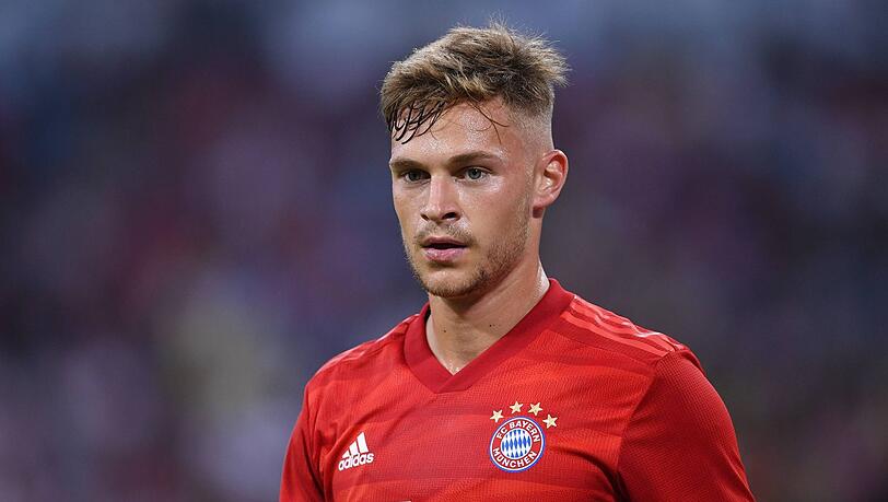 Joshua Kimmich rechtfertigte sich nach seinem Tritt gegen Jadon Sancho. Joshua Kimmich rechtfertigte sich nach seinem Tritt gegen Jadon Sancho.