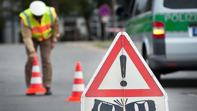 Die Polizeiinspektion 42 (Neuhausen) nahm den unfall auf (Symbolbild) Die Polizeiinspektion 42 (Neuhausen) nahm den unfall auf (Symbolbild)