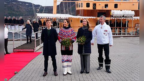König Frederik und Königin Mary setzten am vierten Tag ihres Grönland-Besuchs auf die traditionelle Nationaltracht.