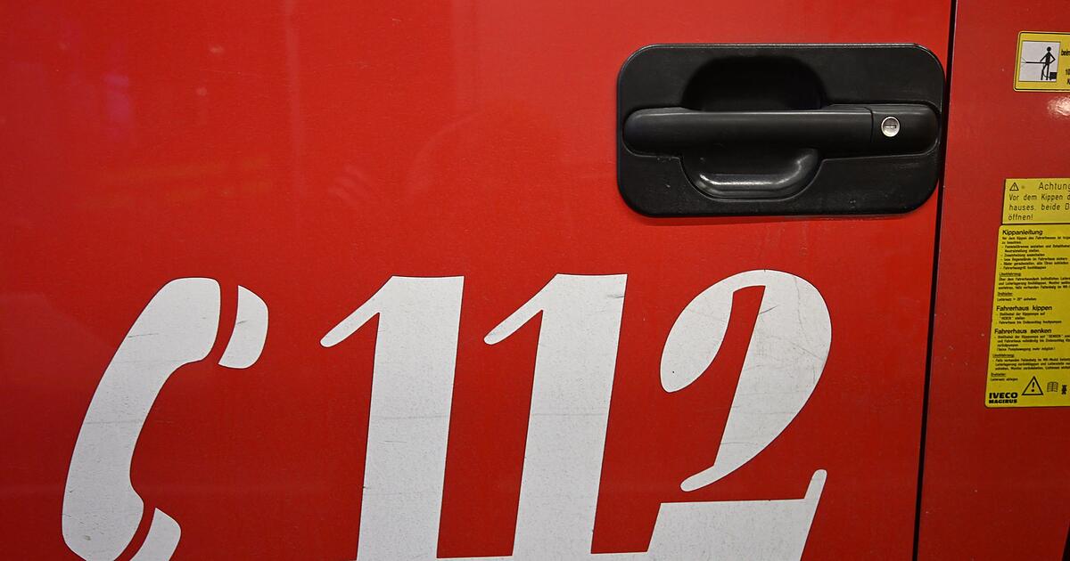 E-Auto-brennt-auf-Supermarktparkplatz