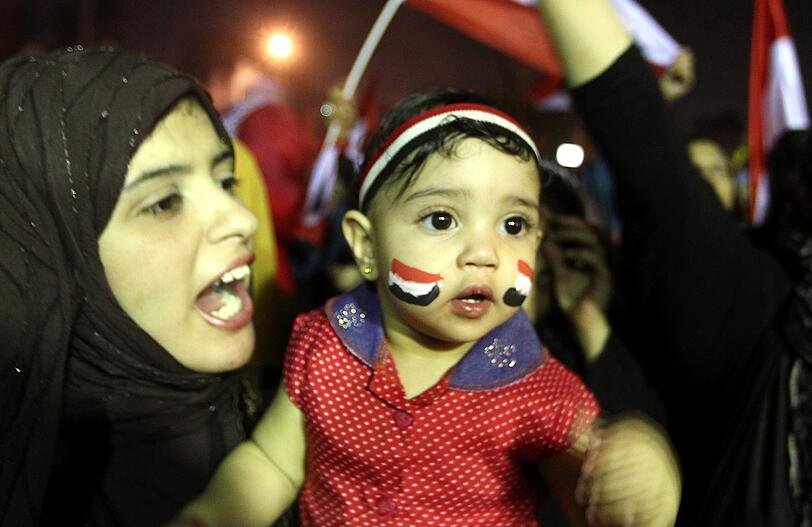 Ausnahmezustand am auf dem Tahrir-Platz in Kairo. Millionen Menschen feiern die Absetzung von Mohammed Mursi durch das ägyptische Militär.
