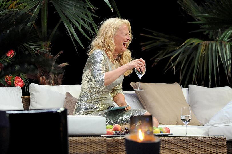 Mehr Bilder von der vom Winde verwehten Barbara Schöneberger.