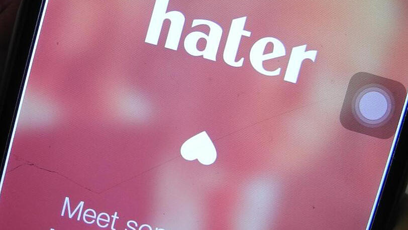 Liebe durch Hass: Das ist das Konzept der neuen Dating-App "Hater". Hier werden potenzielle Partner auf Grundlage ihrer gemeinsamen Antipathien zusammengebracht. Liebe durch Hass: Das ist das Konzept der neuen Dating-App "Hater". Hier werden potenzielle Partner auf Grundlage ihrer gemeinsamen Antipathien zusammengebracht.