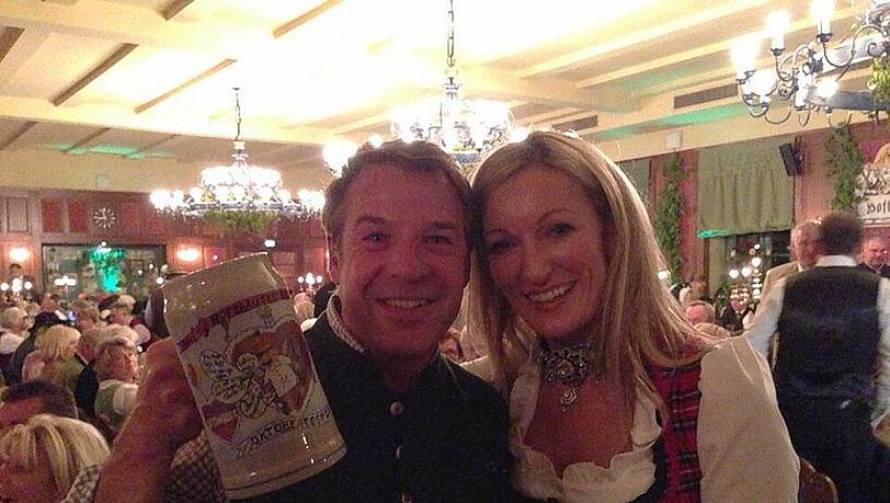 Schlagerstar Patrick Lindner und Kabarettistin Monika Grober feiern auf der Wiesn Schlagerstar Patrick Lindner und Kabarettistin Monika Grober feiern auf der Wiesn