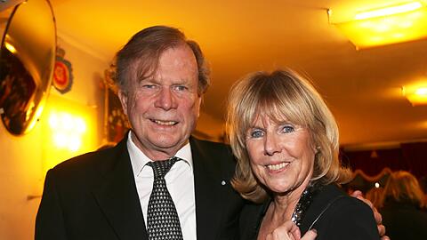 Herzchirurg Bruno Reichert wird einer der drei neuen Ehrenbürger Münchens. An seiner Seite seine Ehefrau Elke.