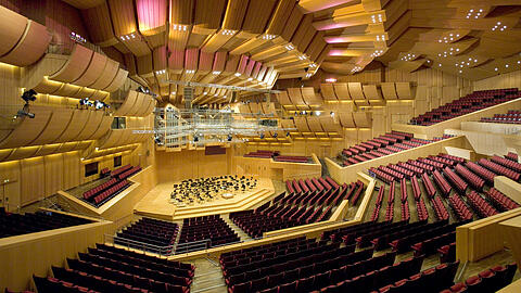 Auch mit 500 Besuchern ist die Philharmonie mit ihren 2400 Plätzen nicht wirklich voll.
