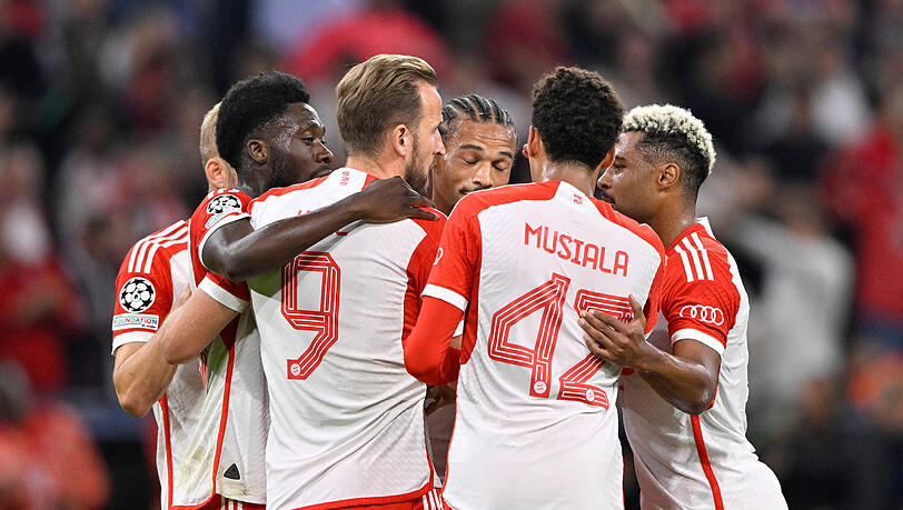 Die Bayern jubeln gegen Manchester United.