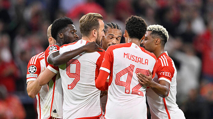 Die Bayern jubeln gegen Manchester United.