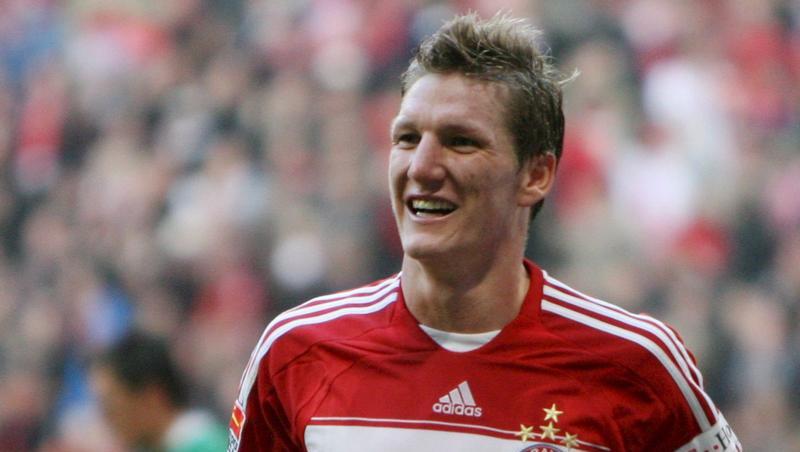 Ein Bayer bleibt Bayer: Bastian Schweinsteiger verlängerte seinen Vertrag beim Rekordmeister bis 2012. Ein Bayer bleibt Bayer: Bastian Schweinsteiger verlängerte seinen Vertrag beim Rekordmeister bis 2012.