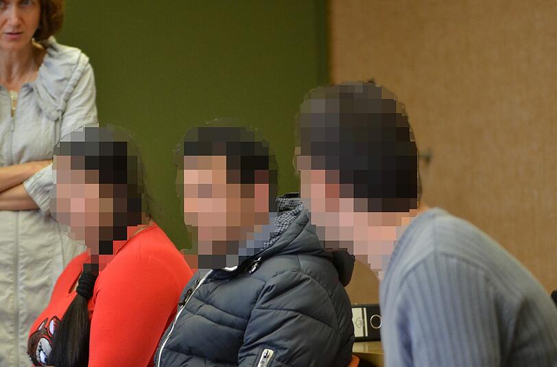 Angeklagt (v.l): Christine S. (29), Janos F. (28) und Ciprian F. (23).