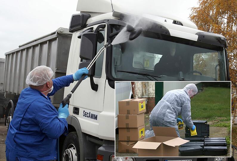 Nach dem Ausbruch der Geflügelpest in einem Mastputenbetrieb in Heinrichswalde im Kreis Vorpommern-Greifswald desinfizieren Mitarbeiter das Gelände.