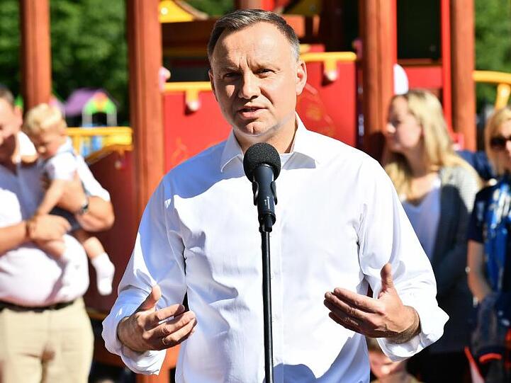Polens Präsident Andrzej Duda verschärft vor der Stichwahl noch einmal den Ton gegen Homosexuelle.