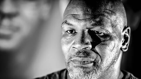 "Ich habe ein absolut überbordendes Ego und zugleich ein minimales Selbstwertgefühl, diese Kombination führt zu einem unglaublichen Größenwahn", sagt Box-Legende Mike Tyson (54).