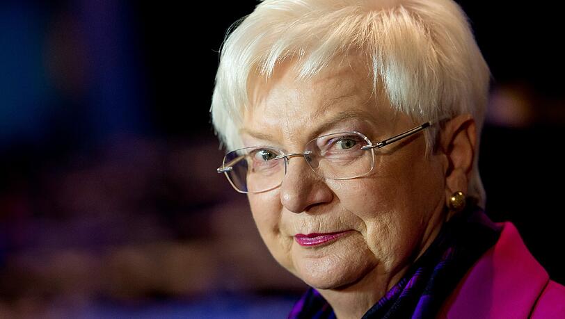 Die 65-Jährige ist seit
2011 Vorsitzende der CSU-Landesgruppe im Bundestag. Die 65-Jährige ist seit
2011 Vorsitzende der CSU-Landesgruppe im Bundestag.
