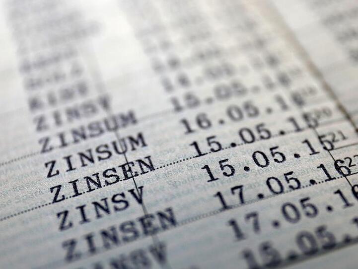 Bisher waren Kleinanleger normalerweise vor negativen Zinsen sicher. Das könnte sich jetzt ändern. (Symbolbild)