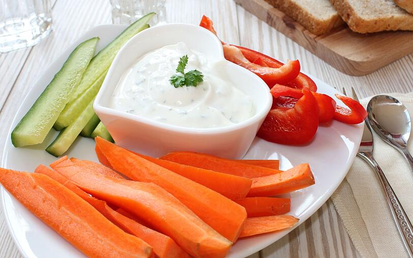 Ungesund ist rohes Gem&uuml;se nat&uuml;rlich nicht, ganz im Gegenteil. Zum Fr&uuml;hst&uuml;ck sollten Sie aber lieber darauf verzichten. Bei Gurke, Karotte und Paprika auf n&uuml;chternen Magen sind Bl&auml;hungen vorprogrammiert.