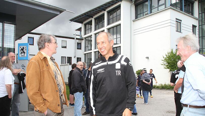 Coach Reiner Maurer strahlt zum Auftakt. Coach Reiner Maurer strahlt zum Auftakt.