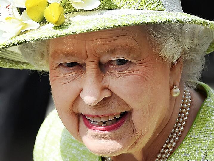 Während Politiker aus dem In- und Ausland die Verdienste der Queen ehren, feiern in Windsor die Untertanen ihre Monarchin. Die Bilder zum Durchklicken.
