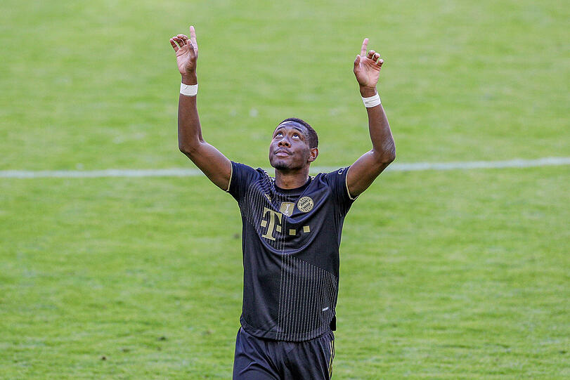 Auch Alaba erhielt bei seiner Auswechslung Standing Ovations und wird von seinen Emotionen übermannt.