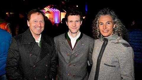 Die Familie von Laura Dahlmeier ist zu der feierlichen Veranstaltung gekommen.