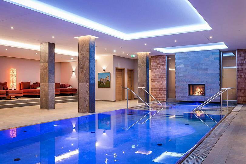 Die Zeit im Klosterhof hält langfristig gesund: Wohlgenuss, Wellness, Kulinarik und ganz besondere Verwöhnprogramme erfüllen Körper, Geist und Seele. Im Artemacur Spa ist Gesundheit beheimatet und verspricht Wellness Hochgenuss auf 1500 m².