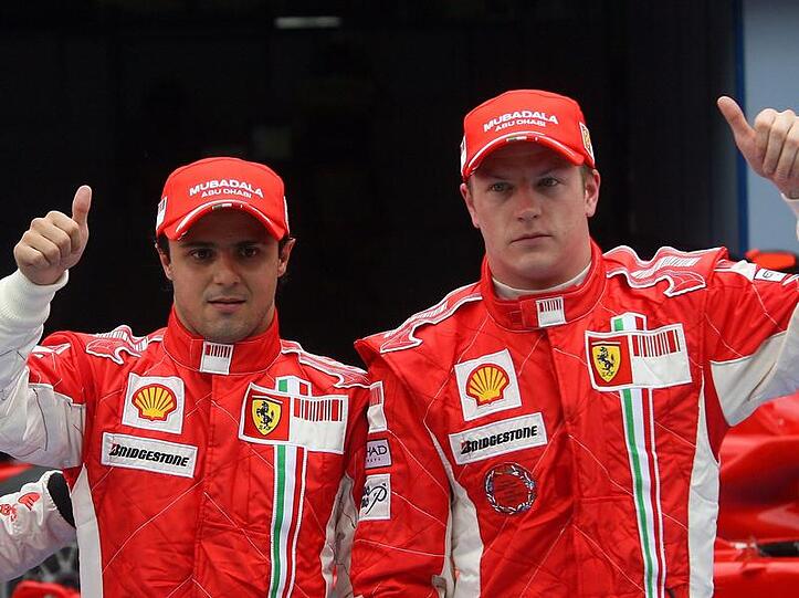 Felipe Massa und Teamkollege Kimi Räikkönen jubeln nach der Qualifikation in Sepang.