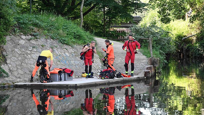 In der französischen Stadt Rennes wurde ein lebloser zwölf Jahre alter Junge im Uferbereich eines Flusses entdeckt. In der französischen Stadt Rennes wurde ein lebloser zwölf Jahre alter Junge im Uferbereich eines Flusses entdeckt.