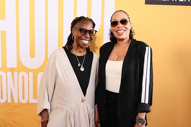 Whoopi Goldberg zeigte sich gemeinsam mit ihrer Tochter Alexandrea Martin Dean. Whoopi Goldberg zeigte sich gemeinsam mit ihrer Tochter Alexandrea Martin Dean.