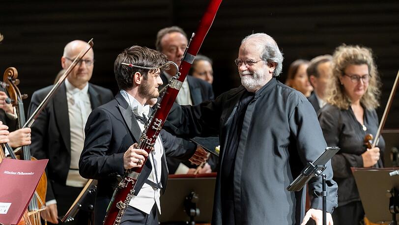 Der Fagottist Raffaele Giannotti mit dem Dirigenten Andrea Marcon,