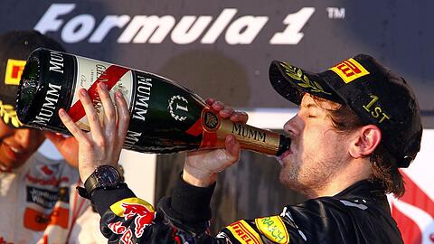 Da schmeckt die Siegerpulle - Vettel triumphierte in Australien.