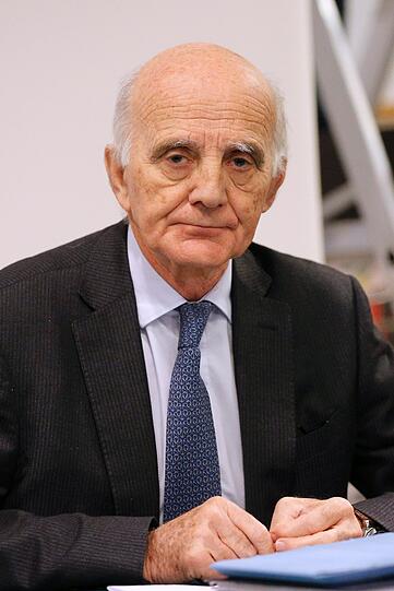 Gérard Saillant, franzöischer Mediziner, ist seit Jahren mit Michael Schumacher befreundet und auch vor Ort in Grenoble.