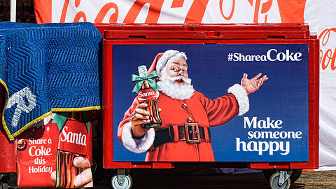 Coca-Cola wirbt in der Adventszeit gerne mit dem Weihnachtsmann, aber hat die Marke den mordernen Weihnachtsmann  erfunden? Ein Faktencheck
