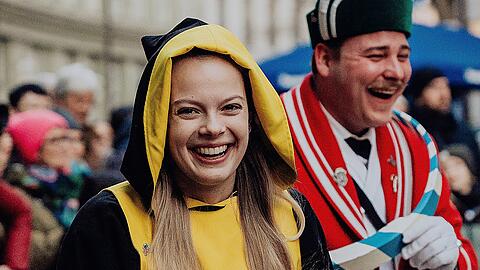 Verk&ouml;rpert in dieser Sch&auml;fflersaison mit viel Herzblut das M&uuml;nchner Kindl: die 21-j&auml;hrige Studentin Magdalena Widhopf &ndash; die einzige Frau unter all den m&auml;nnlichen Fassmachern.
